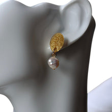Load image into Gallery viewer, Playdate Pearl Earrings