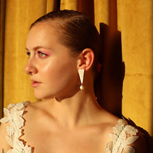 Load image into Gallery viewer, Delta Freshwater Pearl Earrings