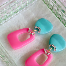 Load image into Gallery viewer, Malibu Dame Dangle Earrings