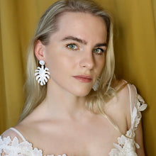 Load image into Gallery viewer, Pearly Monstera Dame Earrings