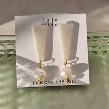 Load image into Gallery viewer, Delta Freshwater Pearl Earrings