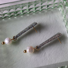 Load image into Gallery viewer, Delta Freshwater Pearl Earrings
