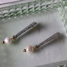 Load image into Gallery viewer, Delta Freshwater Pearl Earrings