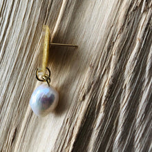 Load image into Gallery viewer, Playdate Pearl Earrings