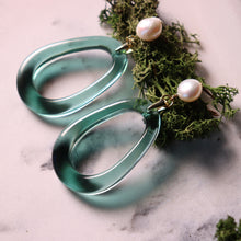 Load image into Gallery viewer, Karolina Hoop Earrings
