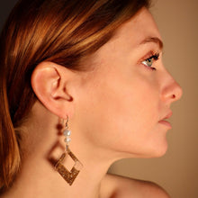 Load image into Gallery viewer, Freshwater Illusion Drop Earrings