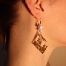 Load image into Gallery viewer, Freshwater Illusion Drop Earrings