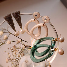 Load image into Gallery viewer, Karolina Hoop Earrings