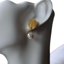 Load image into Gallery viewer, Playdate Pearl Earrings
