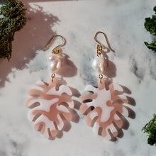 Load image into Gallery viewer, Monstera Dame Earrings
