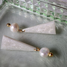 Load image into Gallery viewer, Delta Freshwater Pearl Earrings
